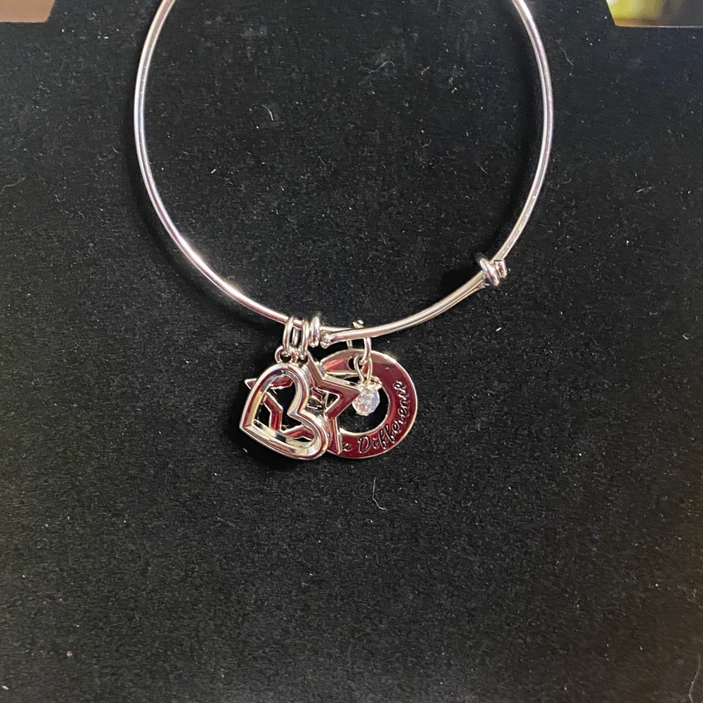 Silver Expandable Wire Bangle Bracelet "I Make A Difference" Heart Star Charms